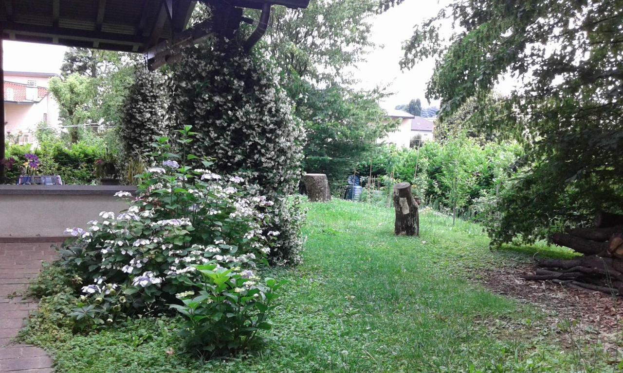 Bed and Breakfast Elleboro Carugo Екстер'єр фото