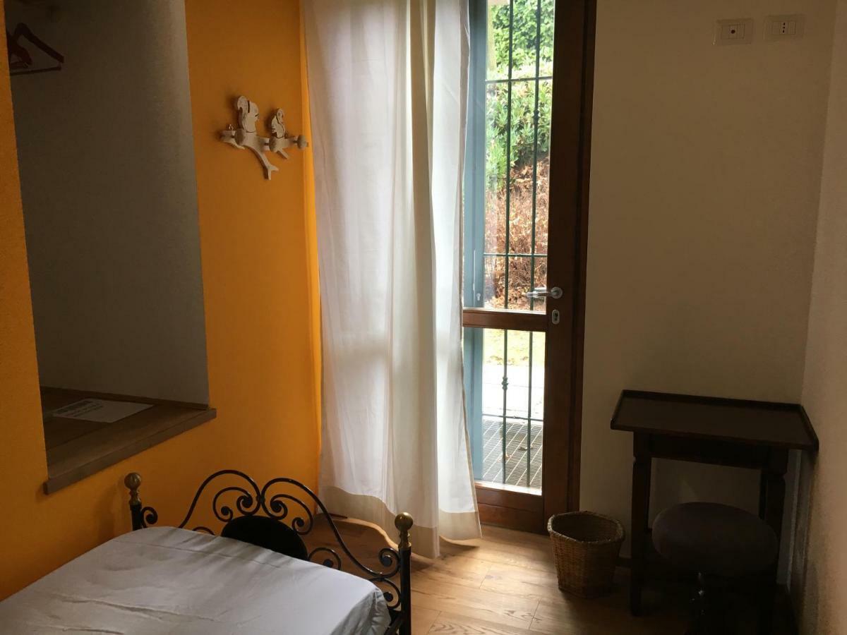 Bed and Breakfast Elleboro Carugo Екстер'єр фото